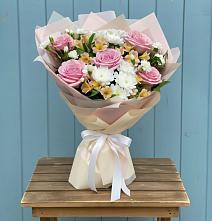 Букет цветов из:  Гвоздики, Орхидеи и Розы #REPLACE_PRED# Нижнее Мячково