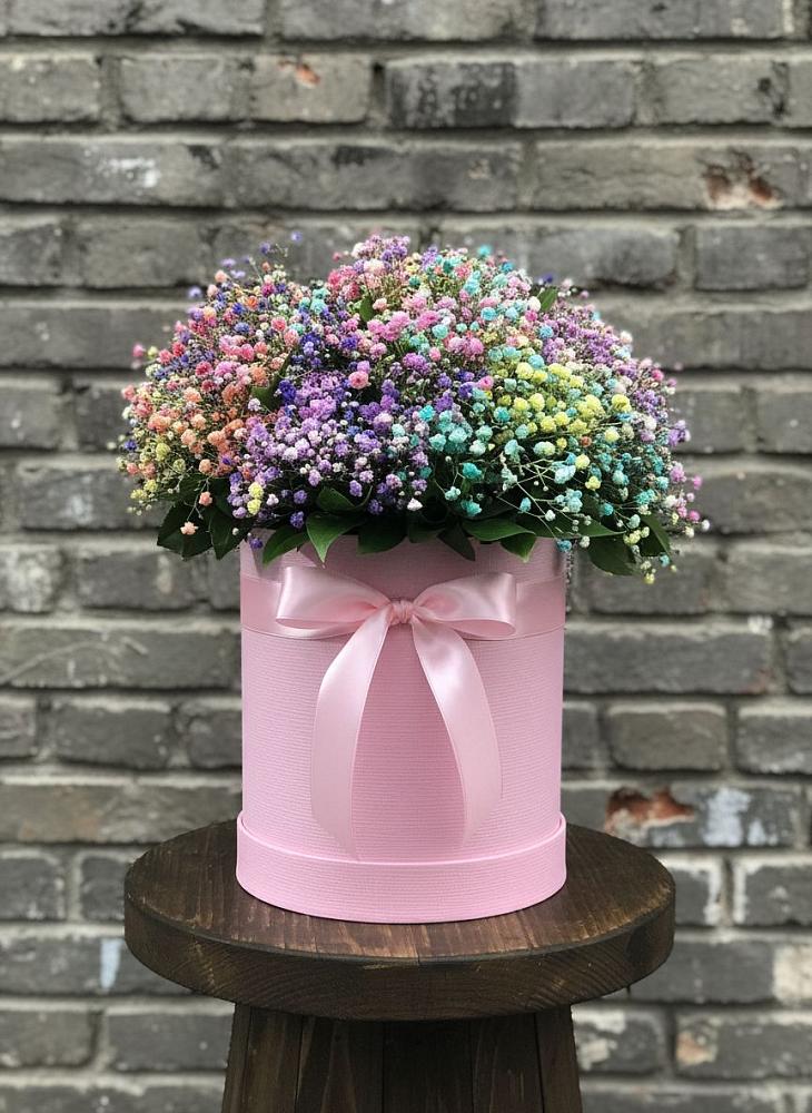 Цветочная композиция из Гипсофила и Розы в шляпной коробке в Нижнее Мячково