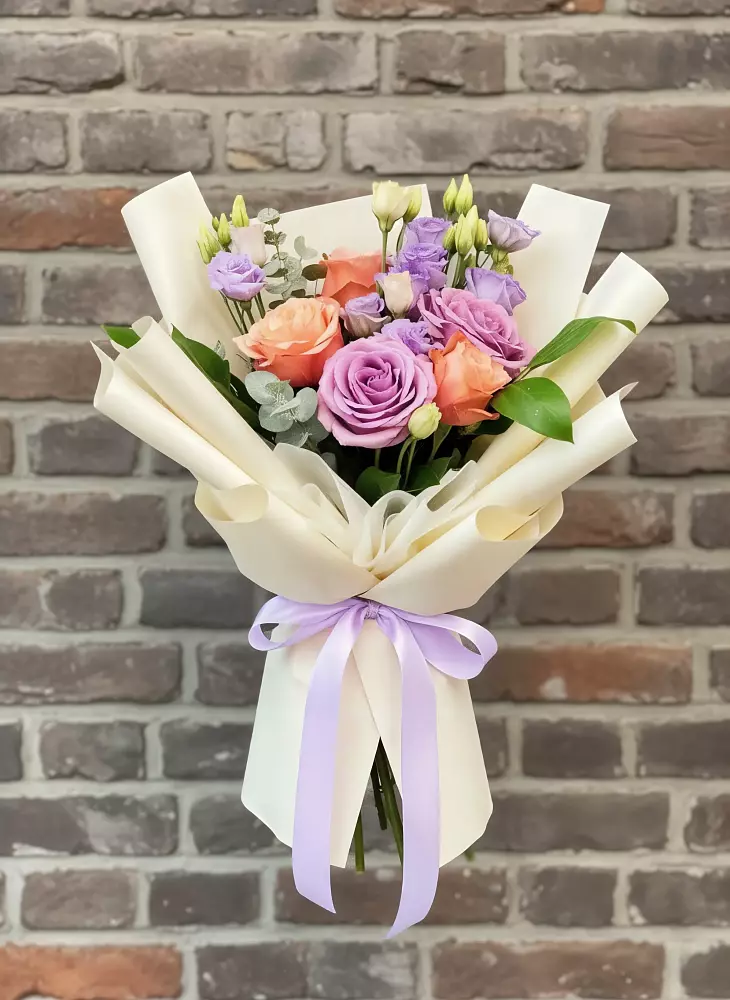 Букет цветов из: Лизиантусы и Розы в Нижнее Мячково