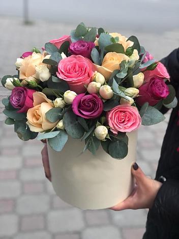 Цветочная композиция из Розы в шляпной коробке в Нижнее Мячково