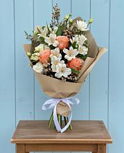 Букет цветов из:  Альстромерии, Лизиантусы, Розы и Хризантемы в Нижнее Мячково