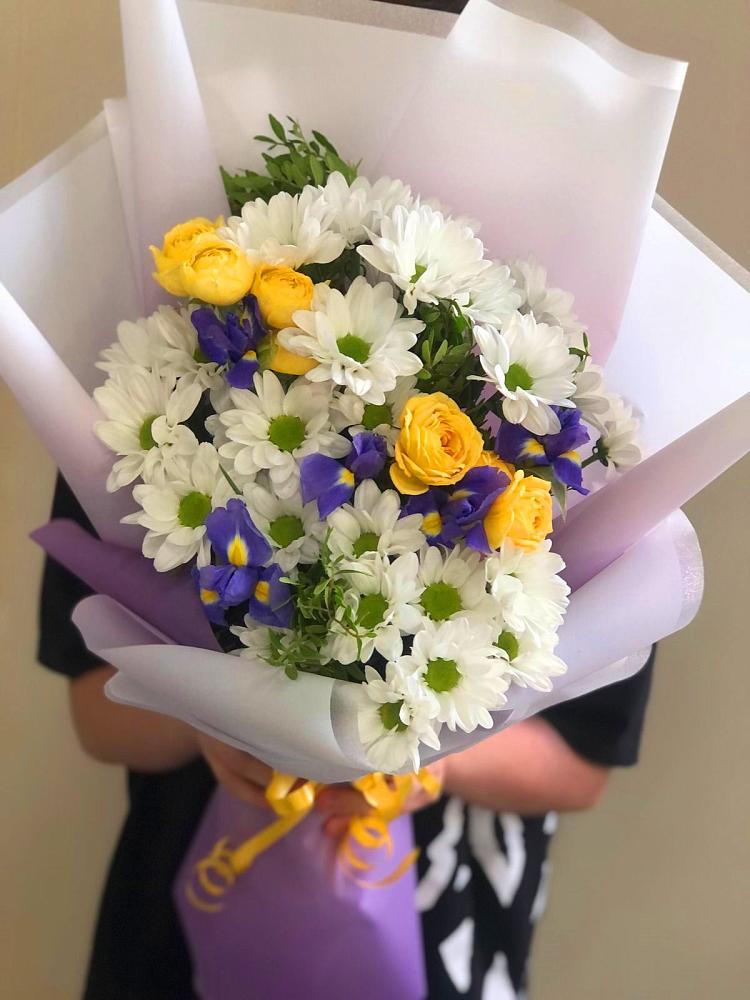 Букет цветов из: Ирисы, Хризантемы и Розы в Нижнее Мячково