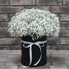 Цветочная композиция из Гипсофила в шляпной коробке в Нижнее Мячково