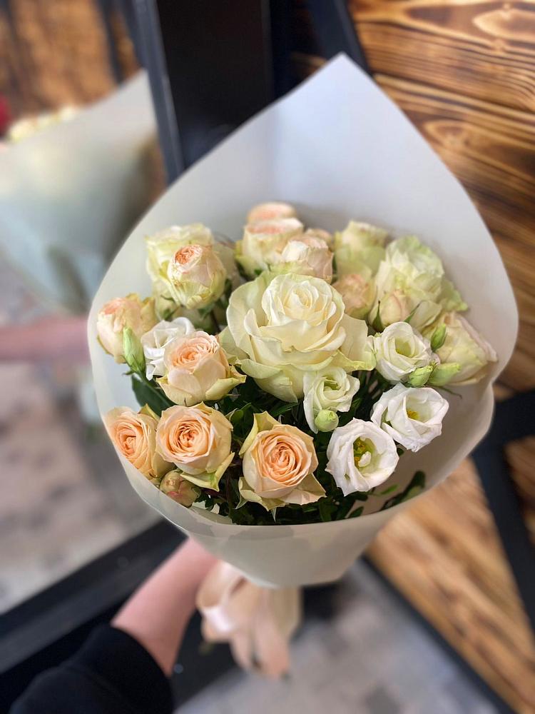 Букет цветов из: Розы и Лизиантусы в Нижнее Мячково